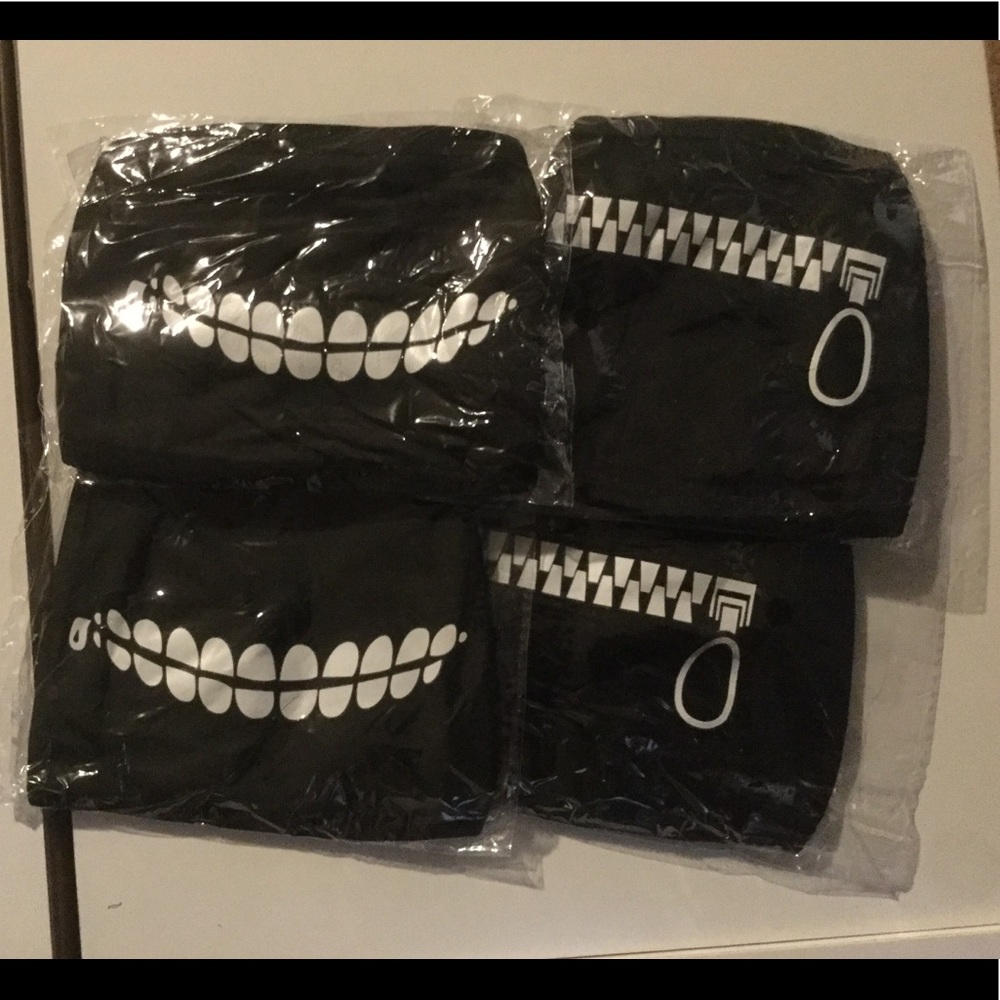 4 Teeth Face Mask